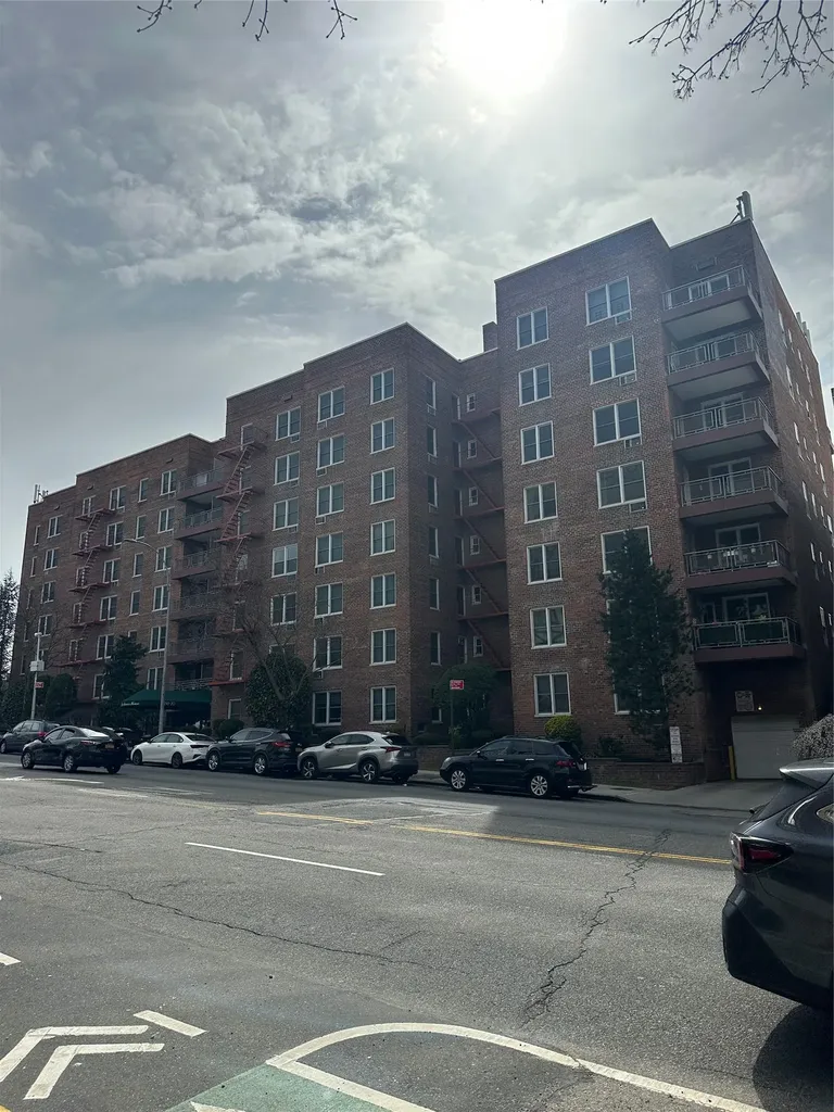 241-20 Northern Boulevard Douglaston NY 11362