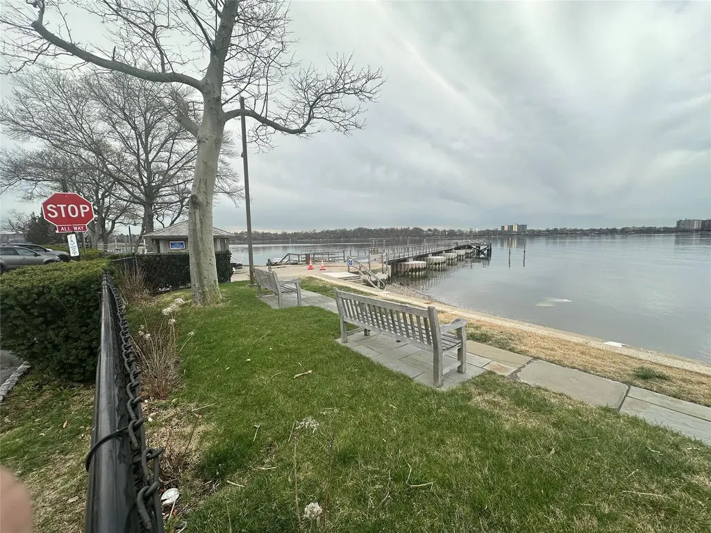 241-20 Northern Boulevard Douglaston NY 11362