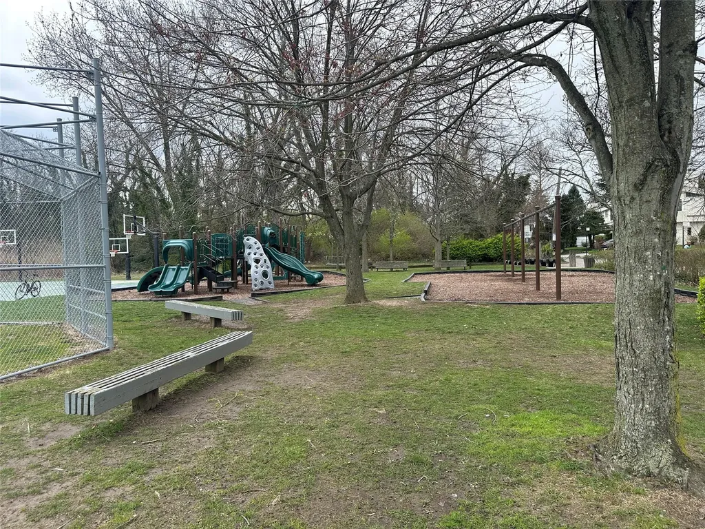 241-20 Northern Boulevard Douglaston NY 11362