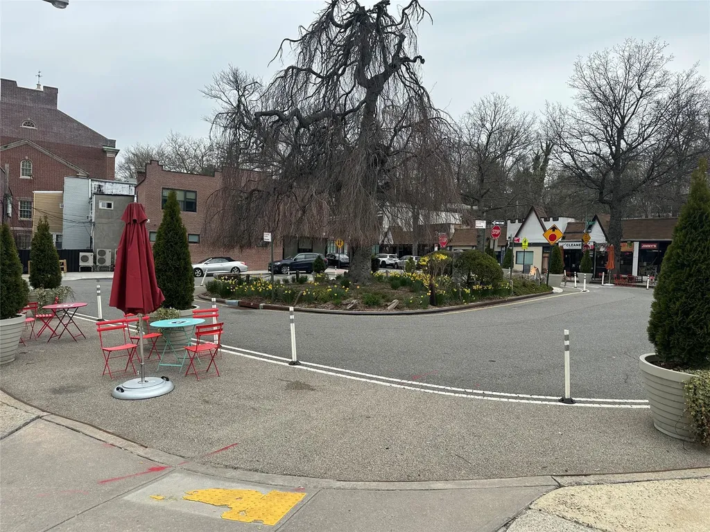 241-20 Northern Boulevard Douglaston NY 11362