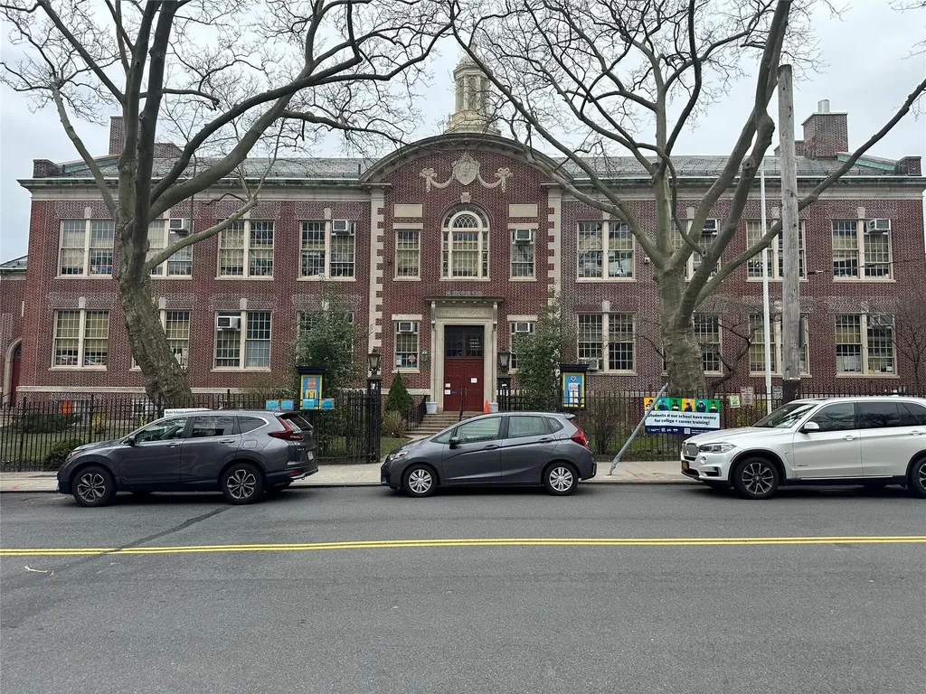 241-20 Northern Boulevard Douglaston NY 11362