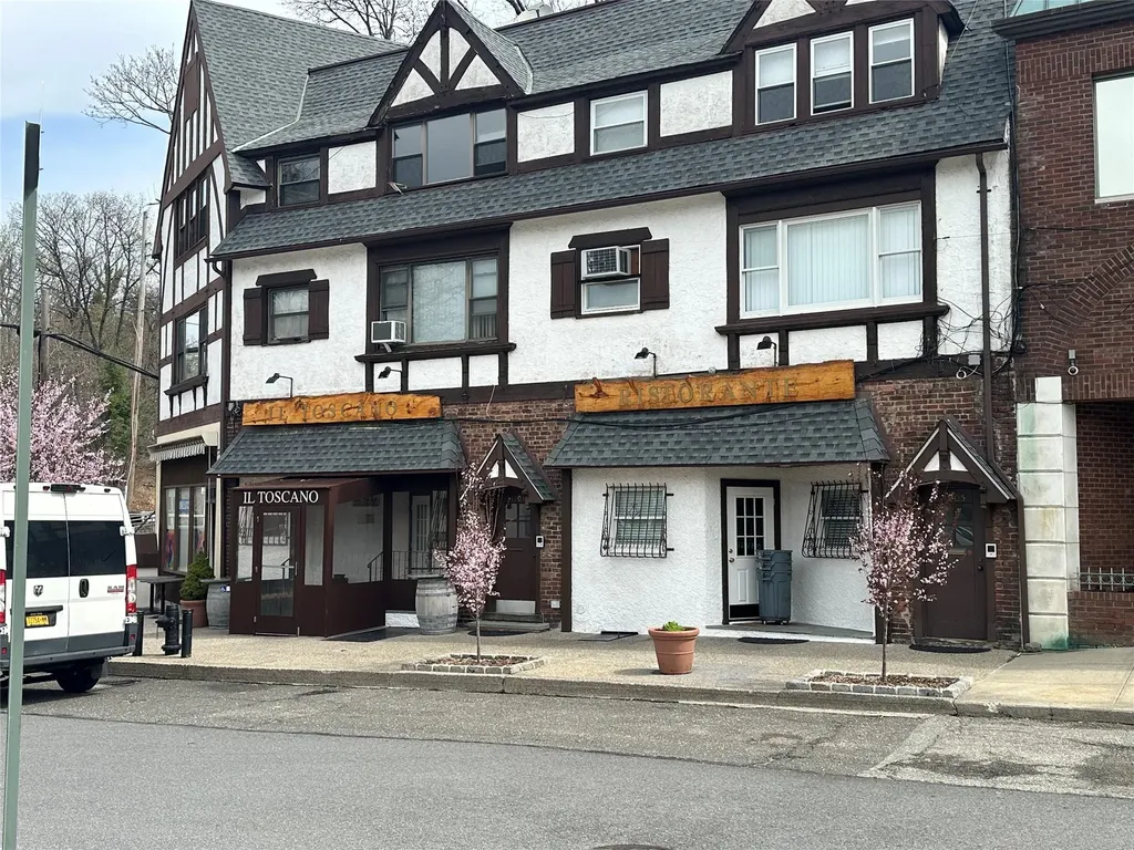 241-20 Northern Boulevard Douglaston NY 11362