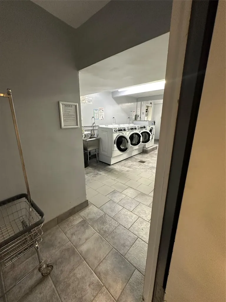 241-20 Northern Boulevard Douglaston NY 11362