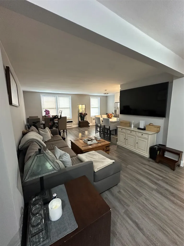 241-20 Northern Boulevard Douglaston NY 11362
