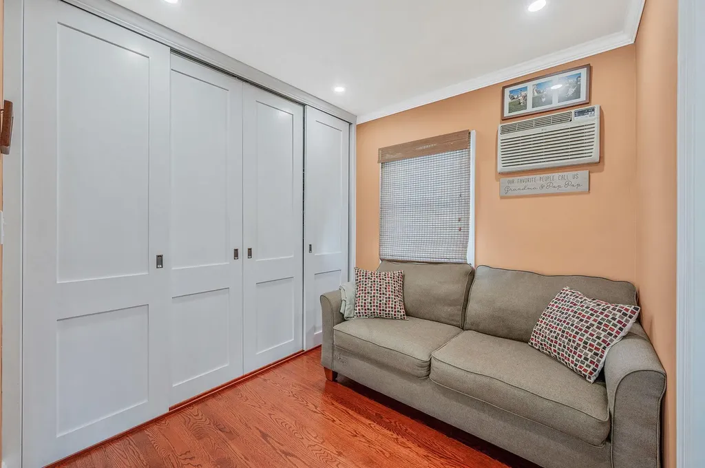 320 East Drive Copiague NY 11726