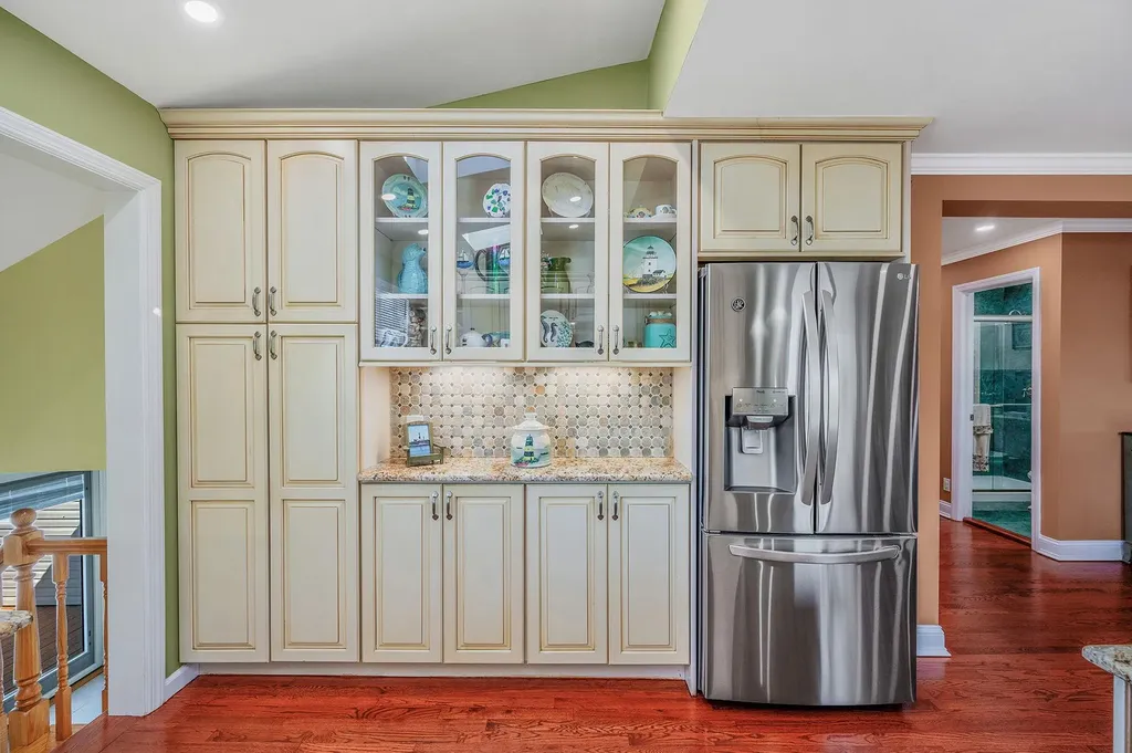 320 East Drive Copiague NY 11726