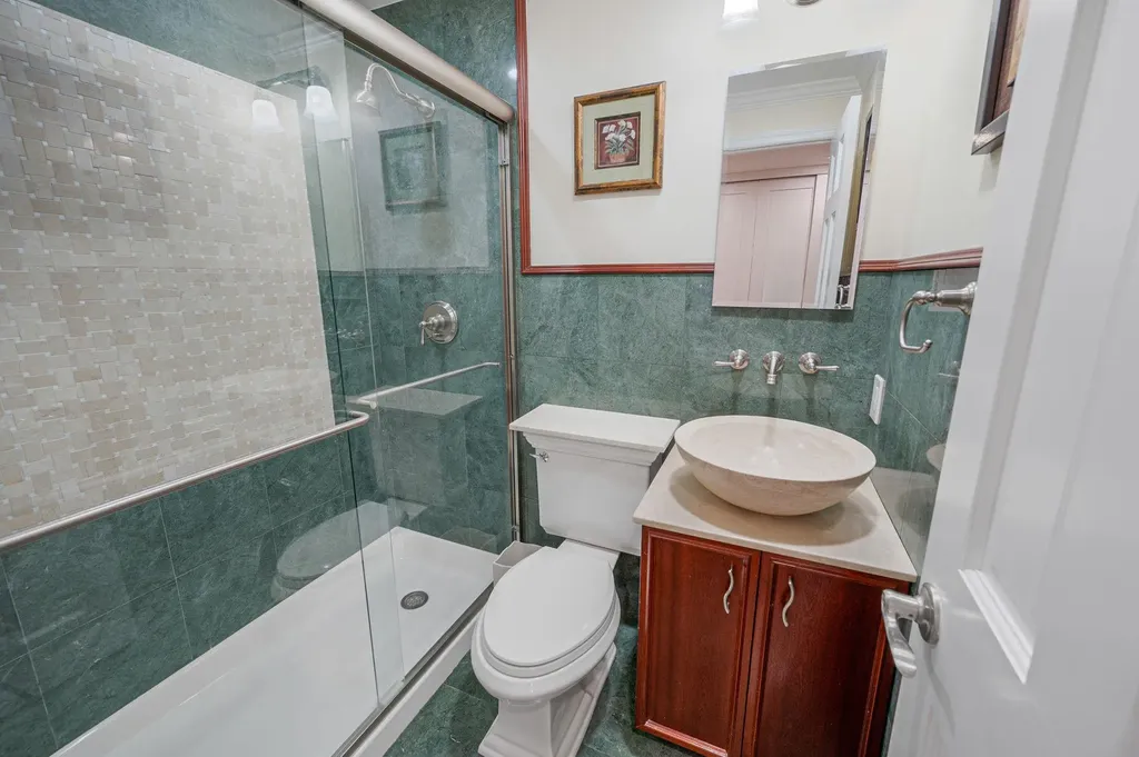 320 East Drive Copiague NY 11726