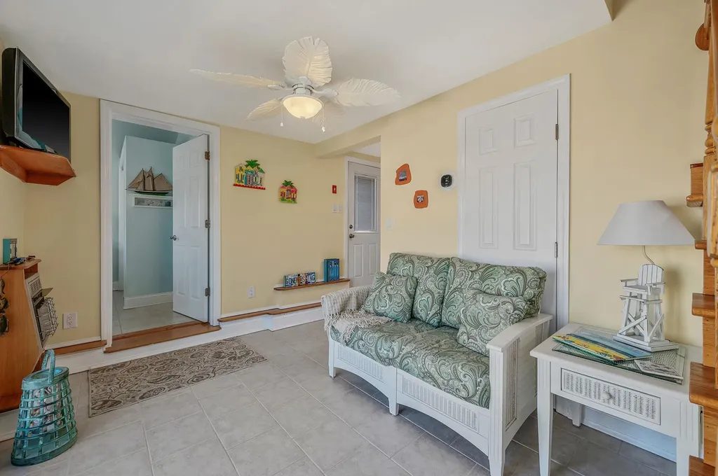 320 East Drive Copiague NY 11726