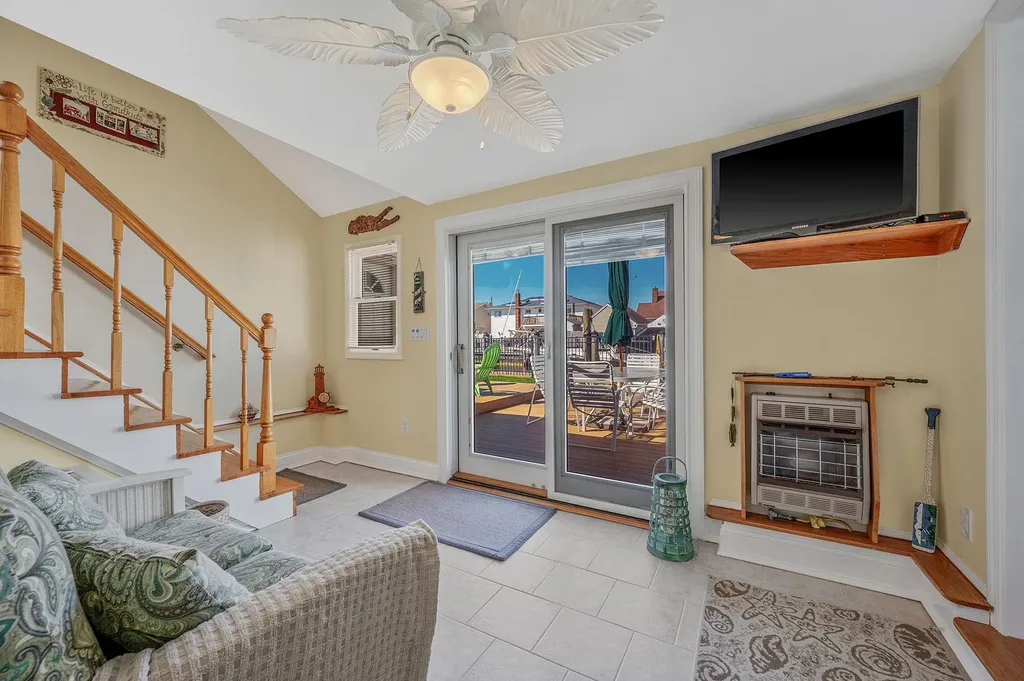 320 East Drive Copiague NY 11726