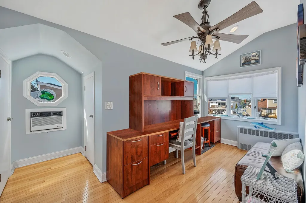 320 East Drive Copiague NY 11726