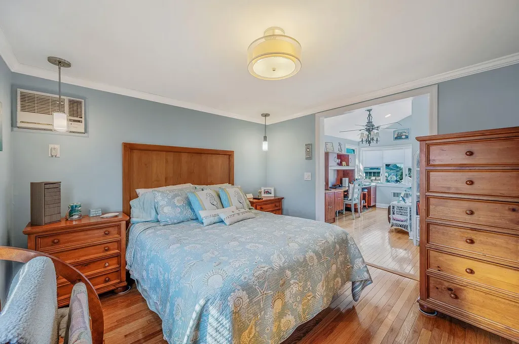 320 East Drive Copiague NY 11726