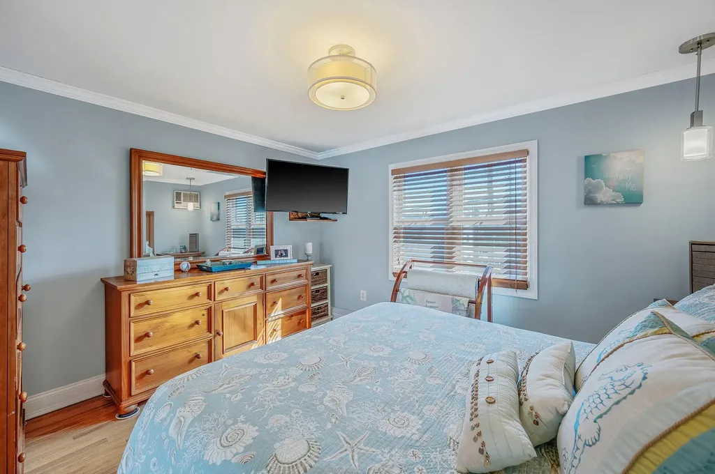 320 East Drive Copiague NY 11726