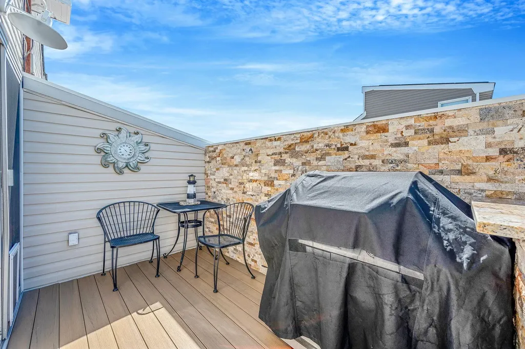 320 East Drive Copiague NY 11726