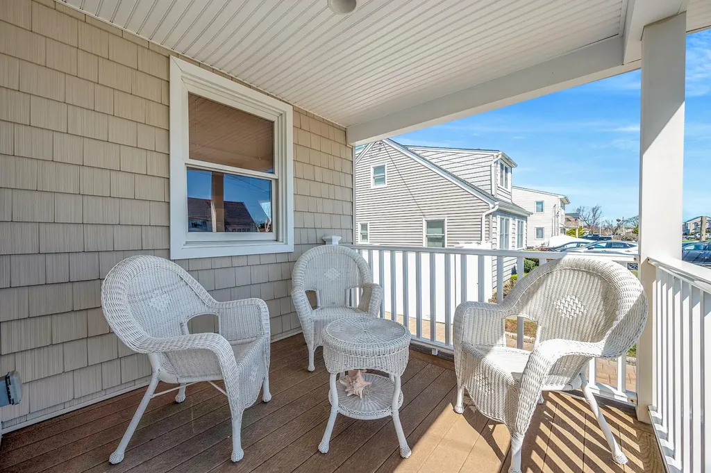 320 East Drive Copiague NY 11726