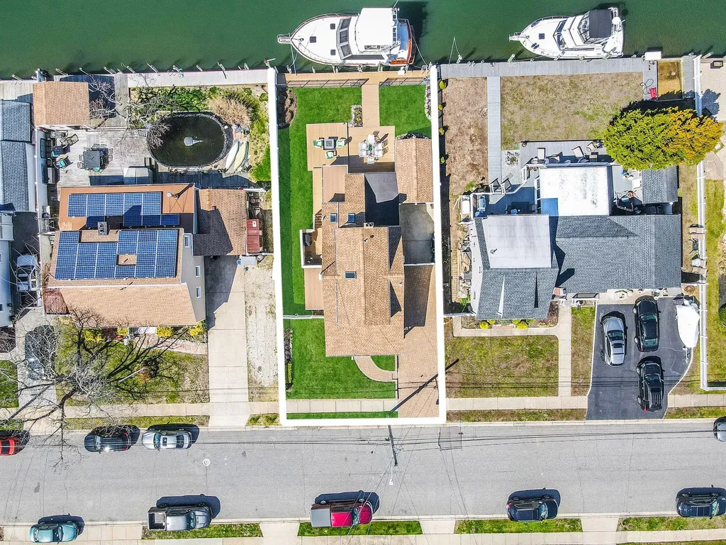320 East Drive Copiague NY 11726