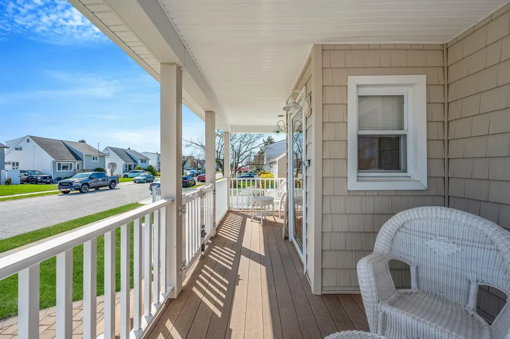 320 East Drive Copiague NY 11726