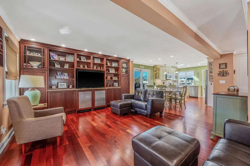 320 East Drive Copiague NY 11726