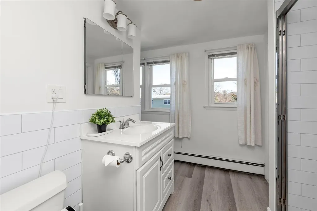 10 Post Street Glen Head NY 11545