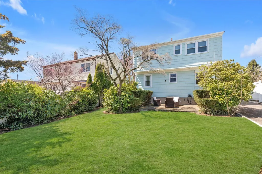 10 Post Street Glen Head NY 11545
