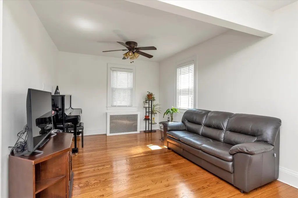 10 Post Street Glen Head NY 11545