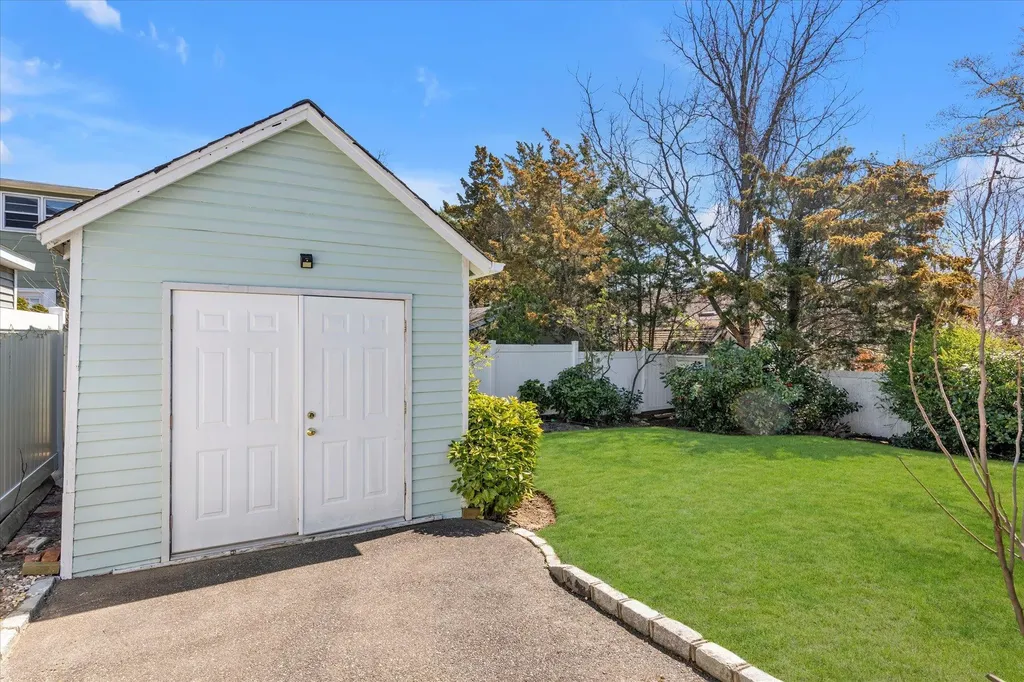 10 Post Street Glen Head NY 11545