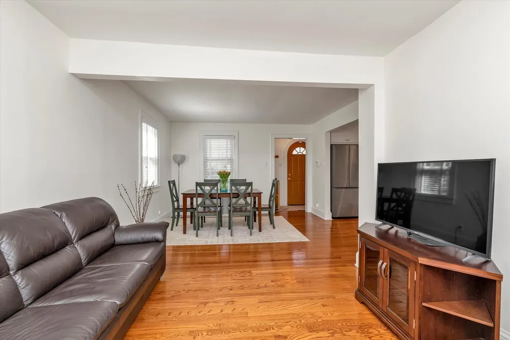 10 Post Street Glen Head NY 11545