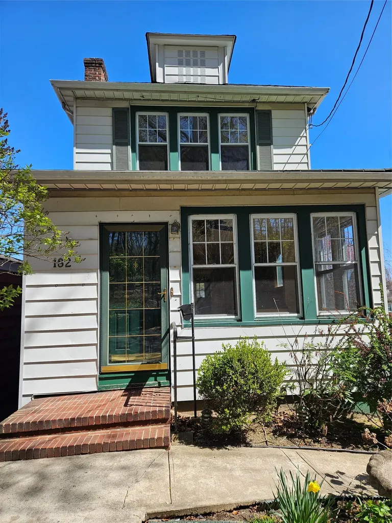 182 Parkway N Yonkers NY 10704