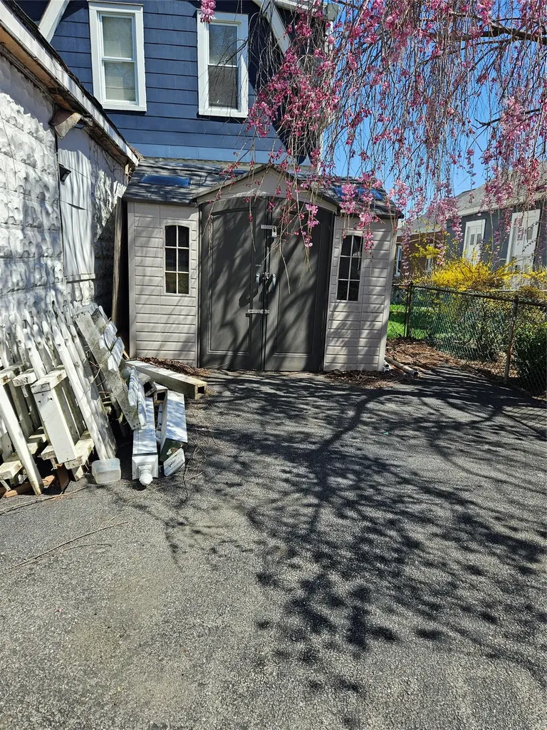 182 Parkway N Yonkers NY 10704