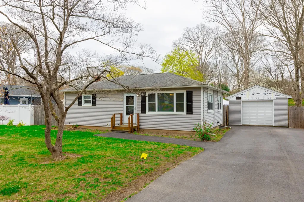 33 Pine Cone Street Middle Island NY 11953
