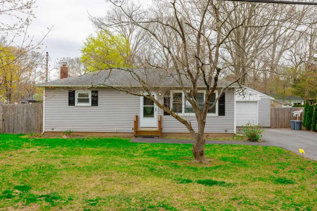 33 Pine Cone Street Middle Island NY 11953