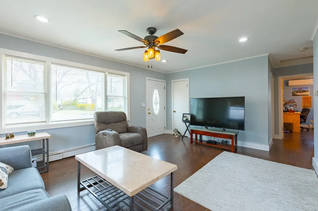 33 Pine Cone Street Middle Island NY 11953