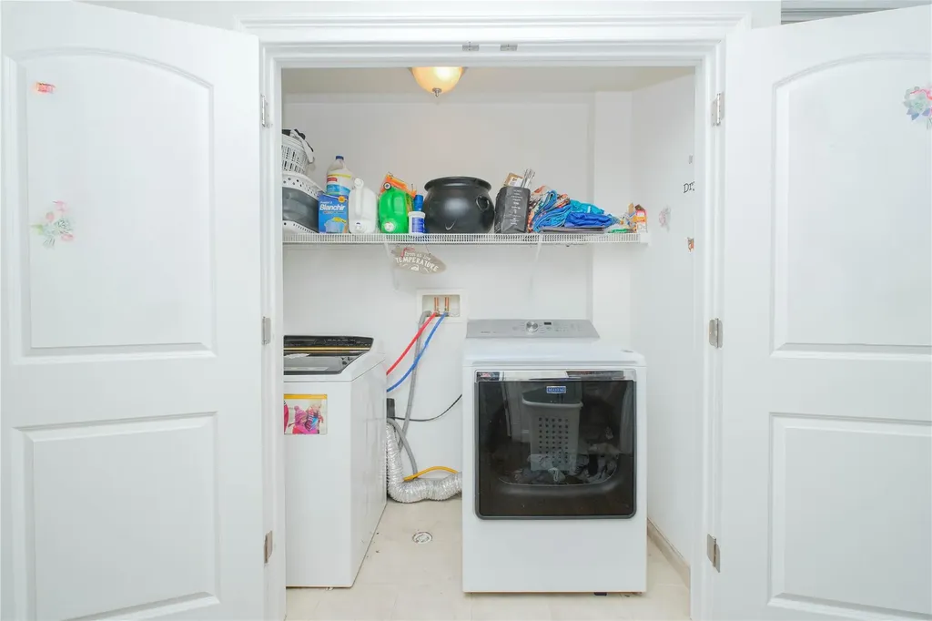 16 Berkshire Lane Staten Island NY 10309