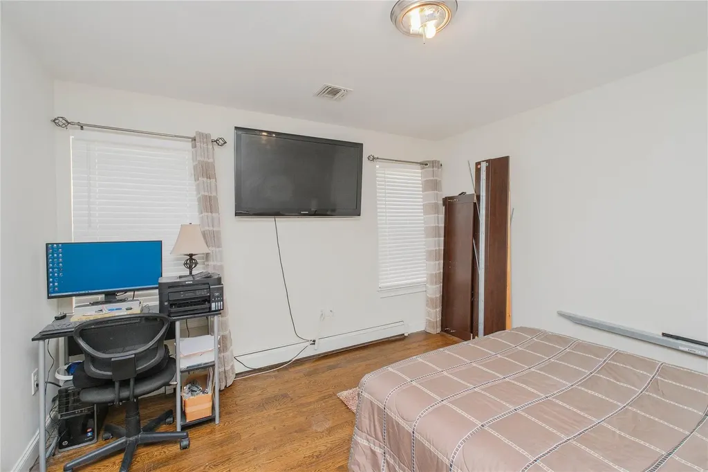 16 Berkshire Lane Staten Island NY 10309