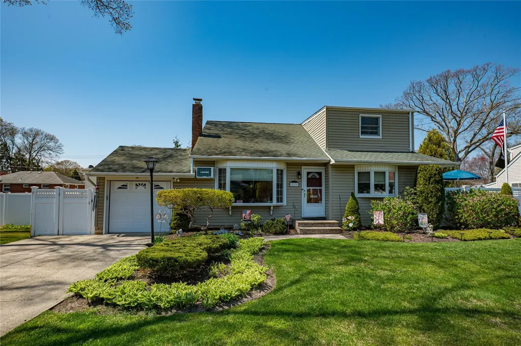 529 Myrtle Avenue West Islip NY 11795