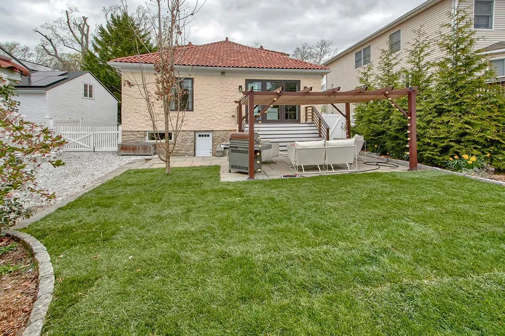 8 Birch Avenue Pelham NY 10803