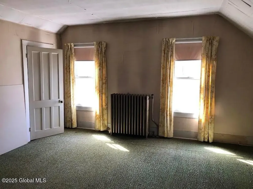 21920 Ny-22 Call Listing Agent NY 12090