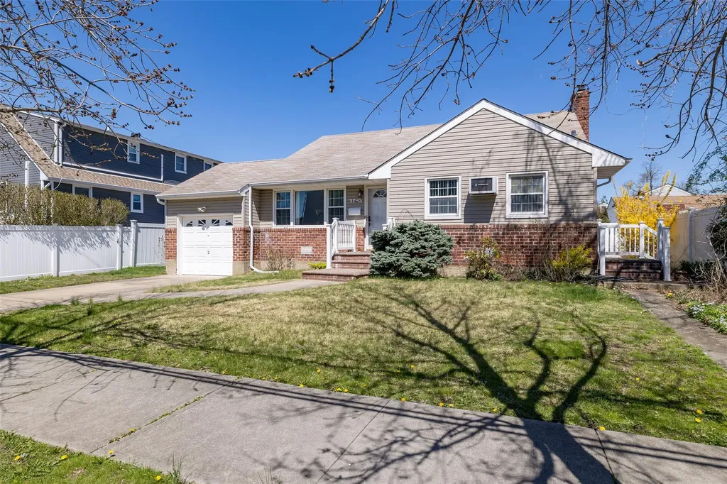 3783 Harbor Boulevard Seaford NY 11783