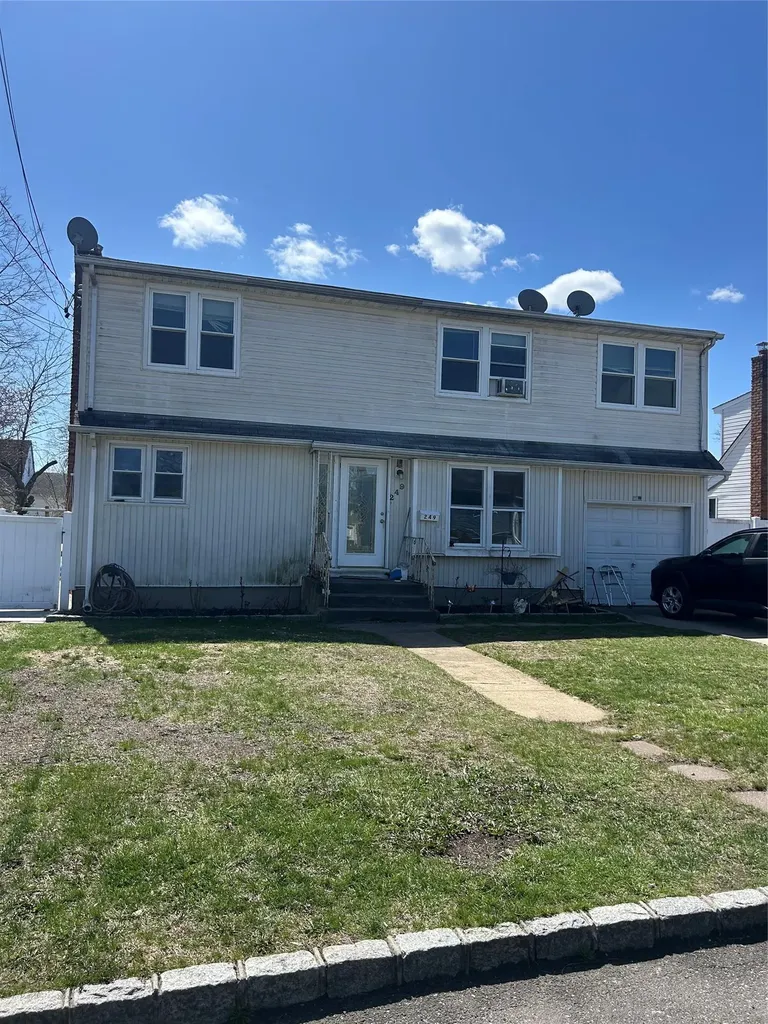 249 39th Street Lindenhurst NY 11757