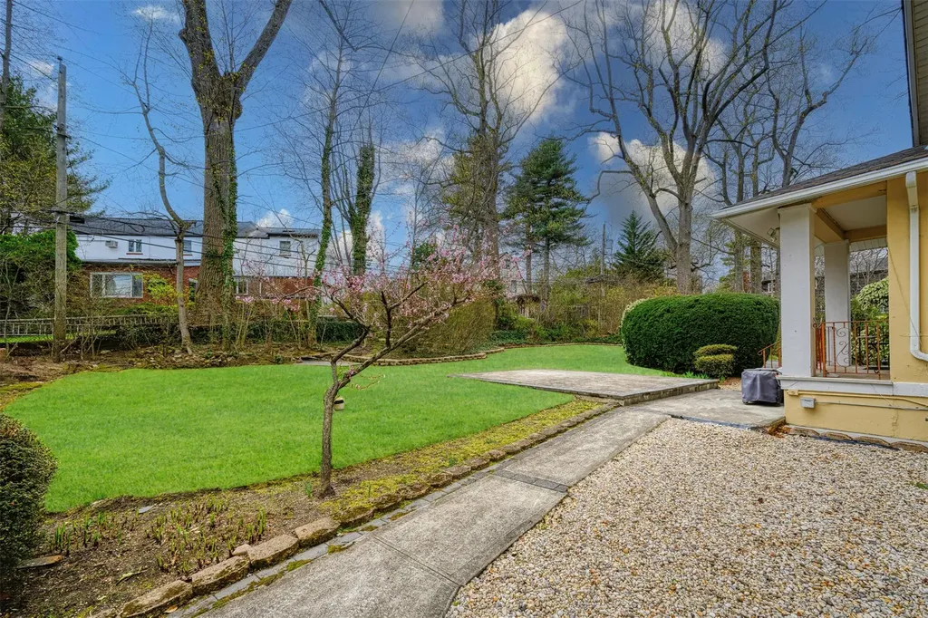 26 Windsor Road Great Neck NY 11021