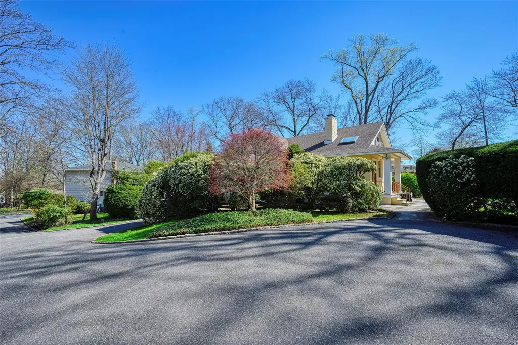 26 Windsor Road Great Neck NY 11021