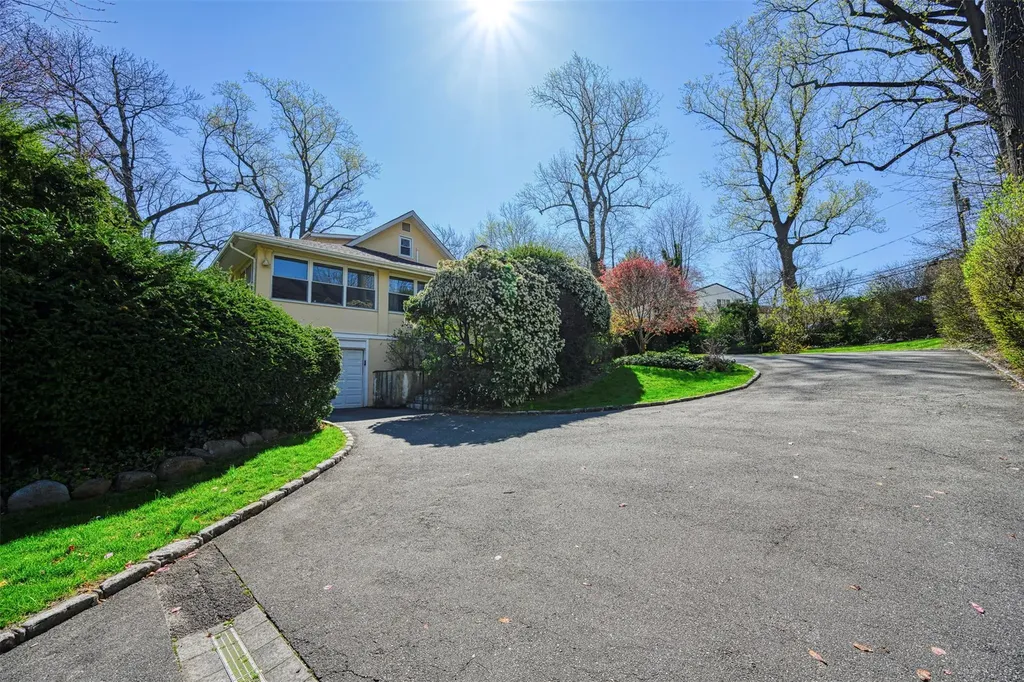 26 Windsor Road Great Neck NY 11021