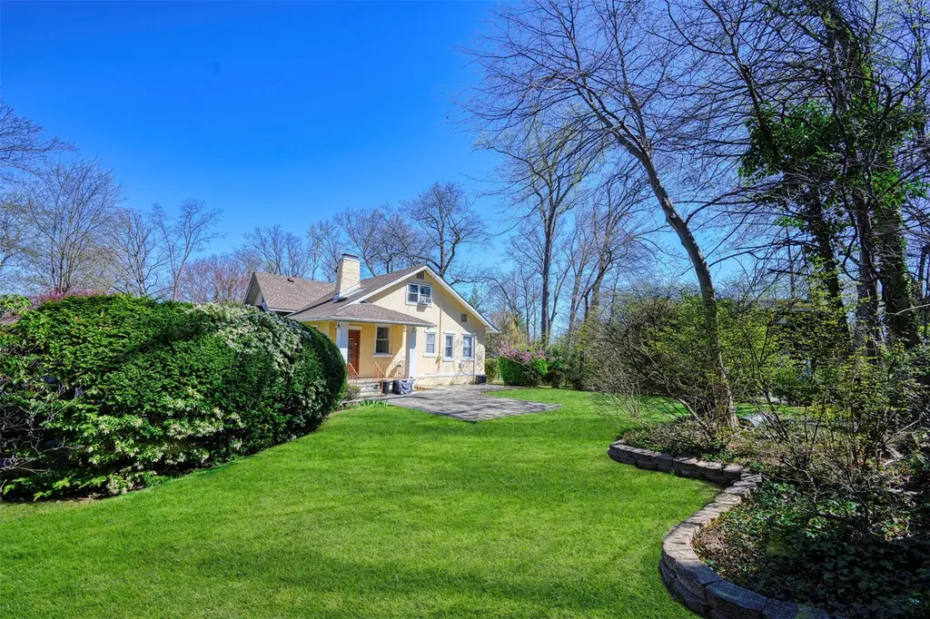 26 Windsor Road Great Neck NY 11021
