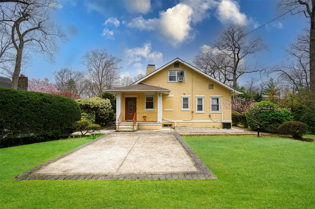 26 Windsor Road Great Neck NY 11021