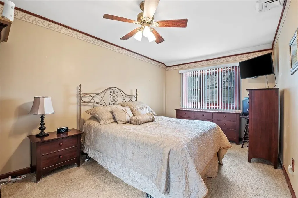 9 Lindquist Lane Deer Park NY 11729