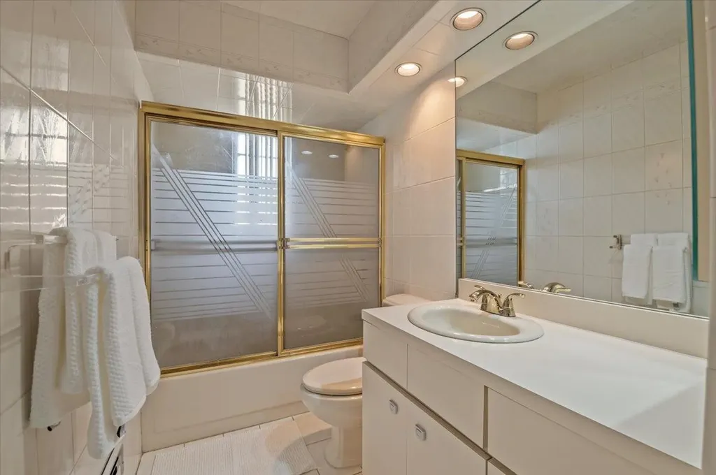 9 Lindquist Lane Deer Park NY 11729