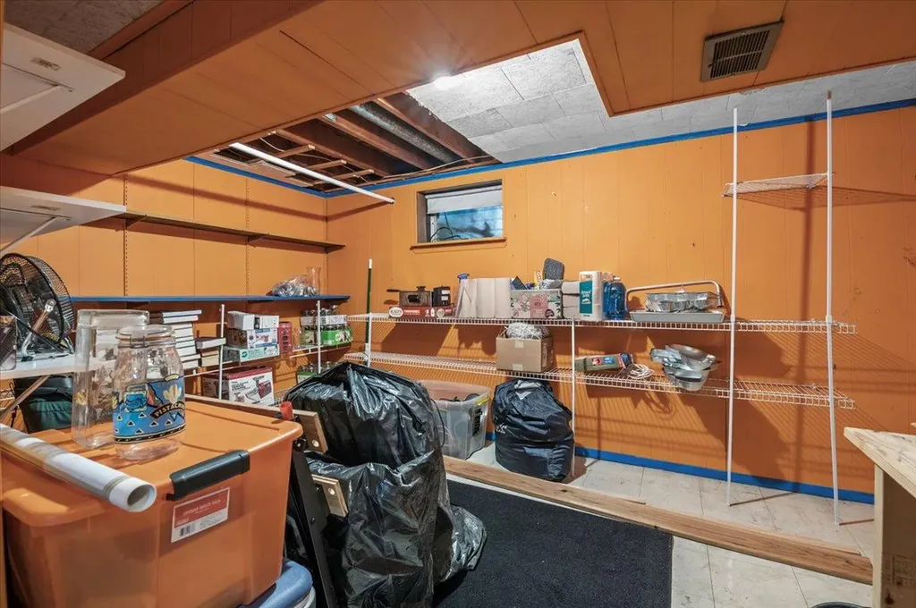 9 Lindquist Lane Deer Park NY 11729