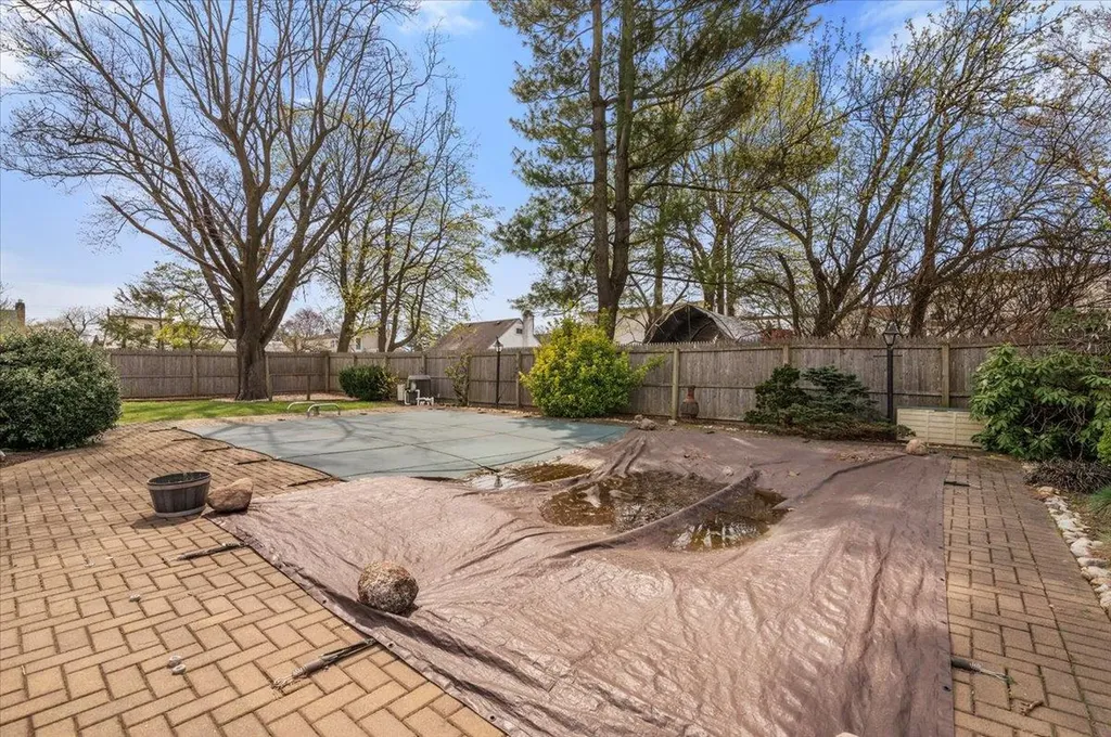 9 Lindquist Lane Deer Park NY 11729