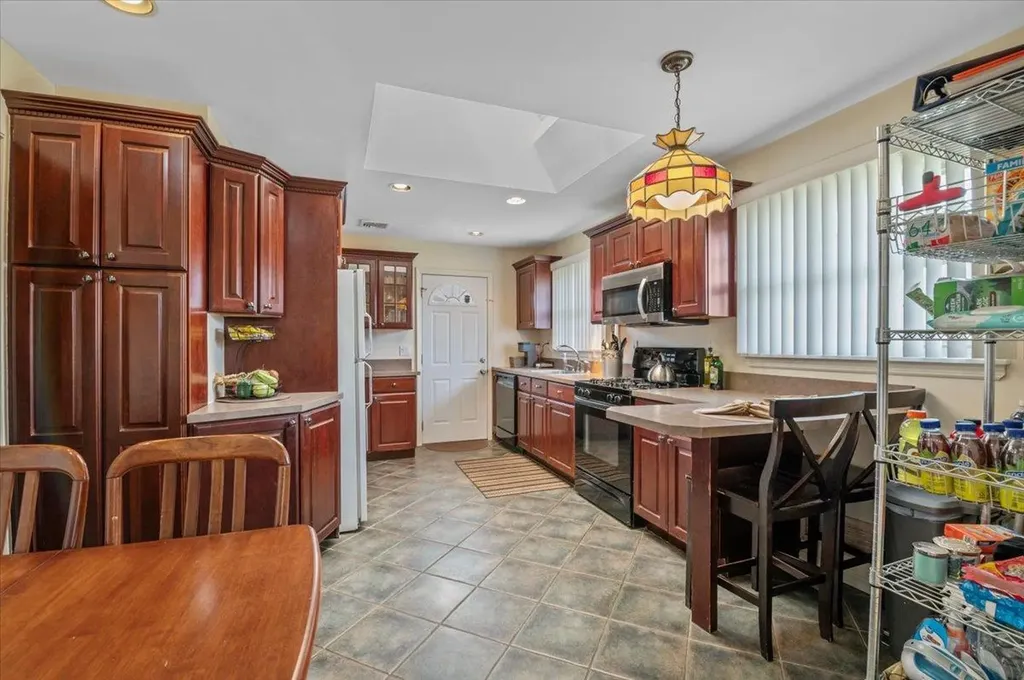9 Lindquist Lane Deer Park NY 11729