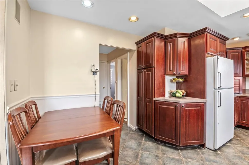 9 Lindquist Lane Deer Park NY 11729