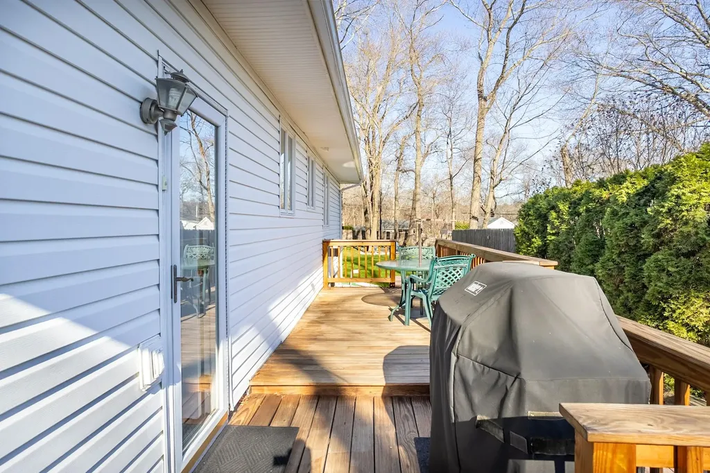 93 Wauwepex Trail Ridge NY 11961